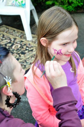  Face Painter Caricaturist